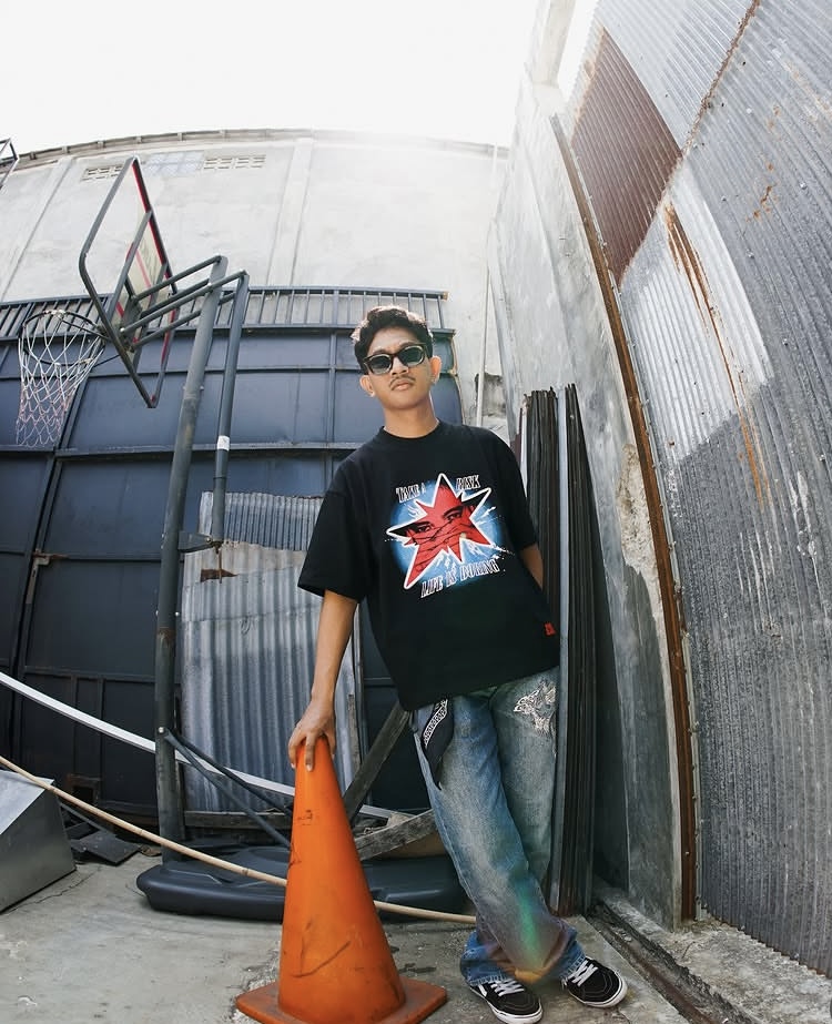 TS GRAPHIC BLACK